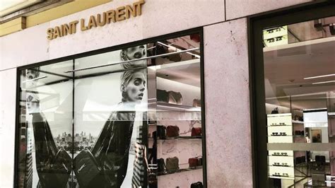 Saint Laurent Stores in Spain .